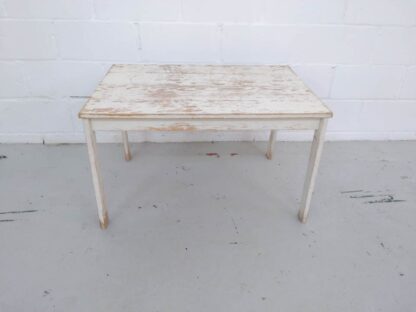 Mesa de madera blanca desconchada mueex003