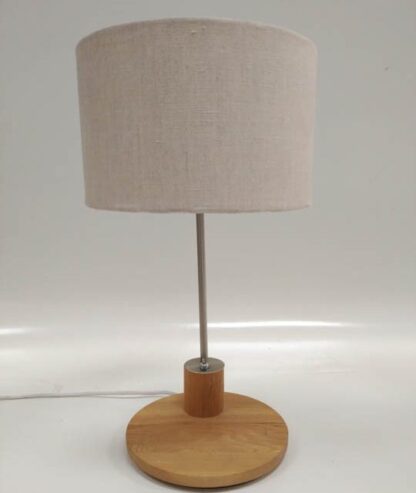 1 lámpara mesa madera y beige ilume026