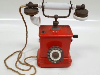 Teléfono antiguo rojo