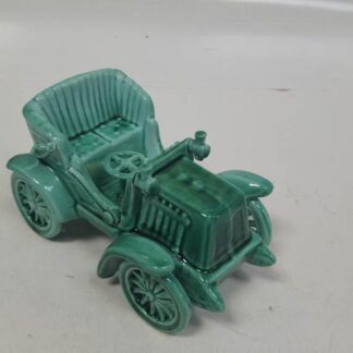 Figura coche antiguo porcelana verde