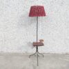 Lampara pie con mesa vintage tulipa roja hilos