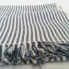 Manta flecos rayas azules