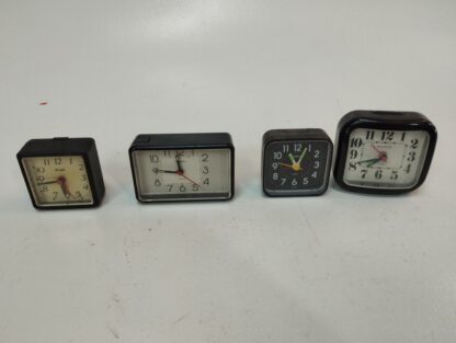 Relojes cuadrados y rectangulares variados - Imagen 12