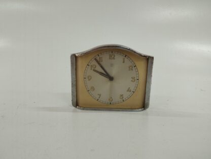 Reloj plateado vintage variado