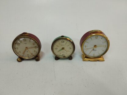 Relojes despertador redondos vintage variados - Imagen 6