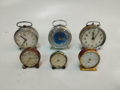 Relojes despertador redondos vintage variados