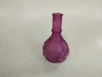 Jarrón cristal morado tallado