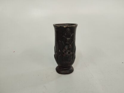 Jarrón antiguo tallado virgen