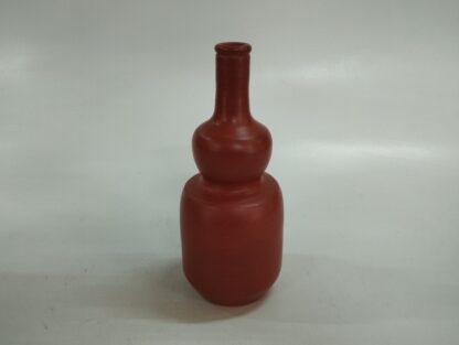 Jarrón barro marrón tipo botella