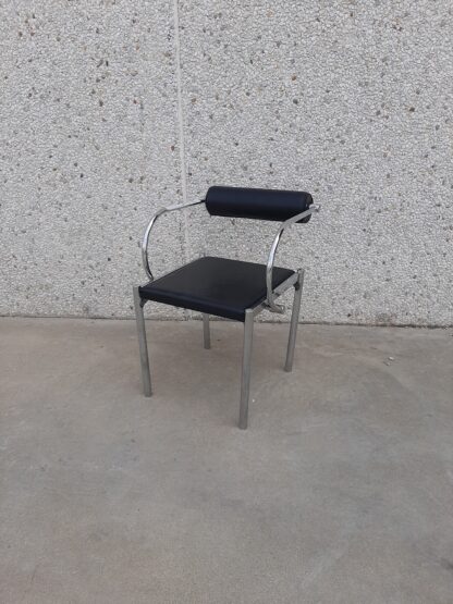 Silla cuero negro respaldo rodillo