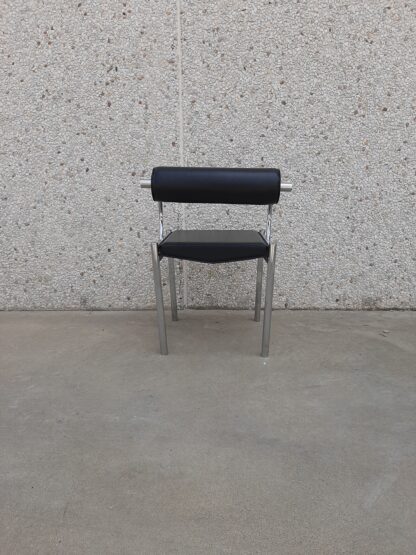 Silla cuero negro respaldo rodillo - Imagen 3