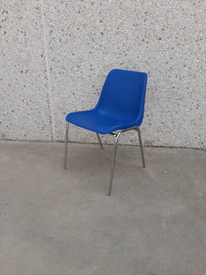 Silla azul estructura cromada
