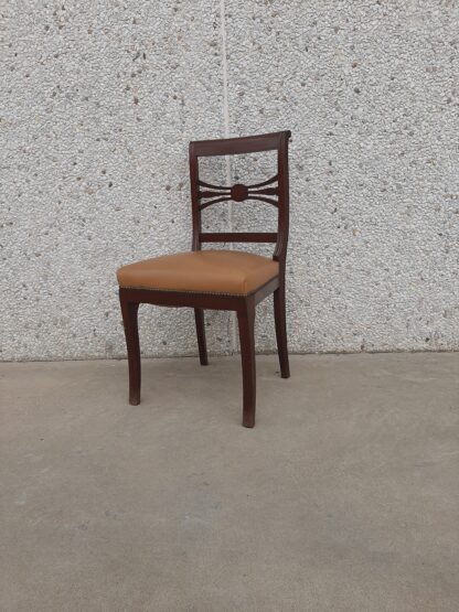 Silla madera oscura y skay vintage 1