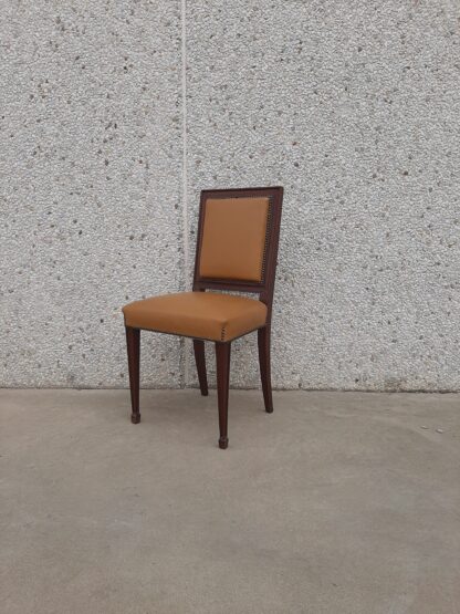 Silla madera oscura y skay vintage 2