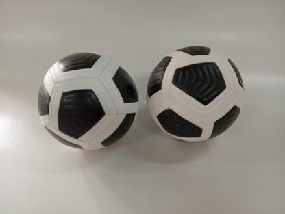 Balón futbol blanco y negro
