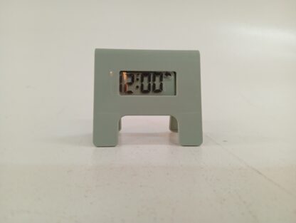 Reloj digital gris