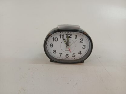 Reloj despertador ovalado negro