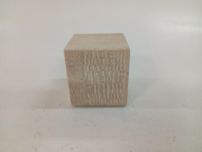 Cubo de piedra decorativo