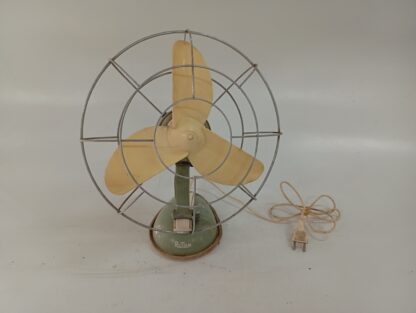 Ventilador vintage de mesa verde y beige