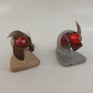 Ventilador vintage de mesa rojo gris y beige
