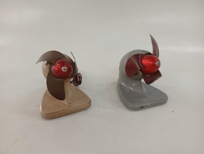 Ventilador vintage de mesa rojo gris y beige